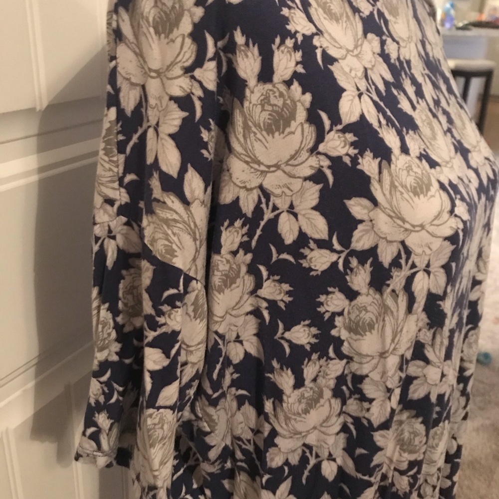 Lularoe Gray/Purple 3/4 Sleeve Floral Tunic - Picture 5 of 8